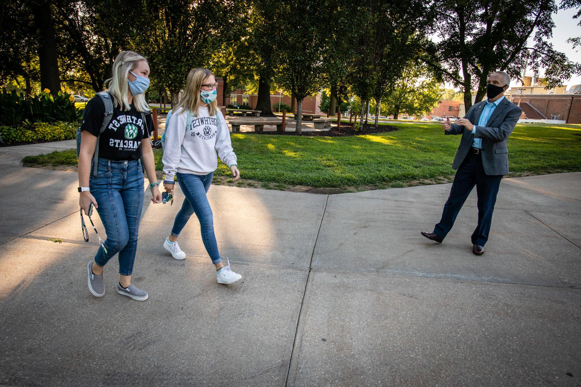 Northwest President Dr. John Jasinski greeted students as they walked across campus on their first day of classes Aug. 19. (Photo by Todd Weddle/Northwest Missouri State University)